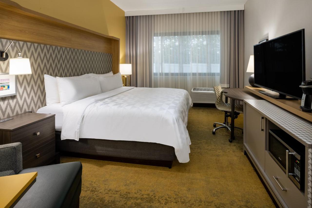 Holiday Inn - Long Island - Islip Arpt East By Ihg Holtsville Bagian luar foto