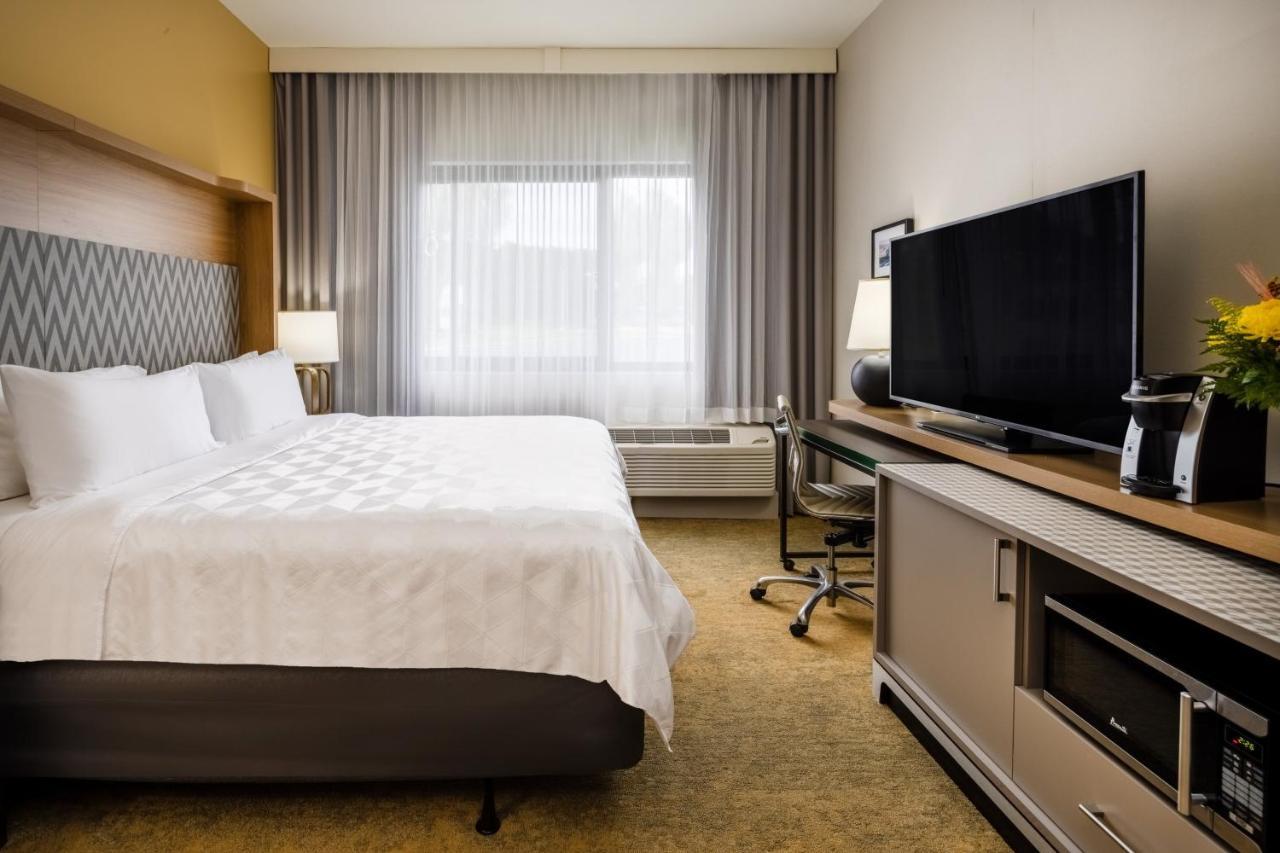 Holiday Inn - Long Island - Islip Arpt East By Ihg Holtsville Bagian luar foto