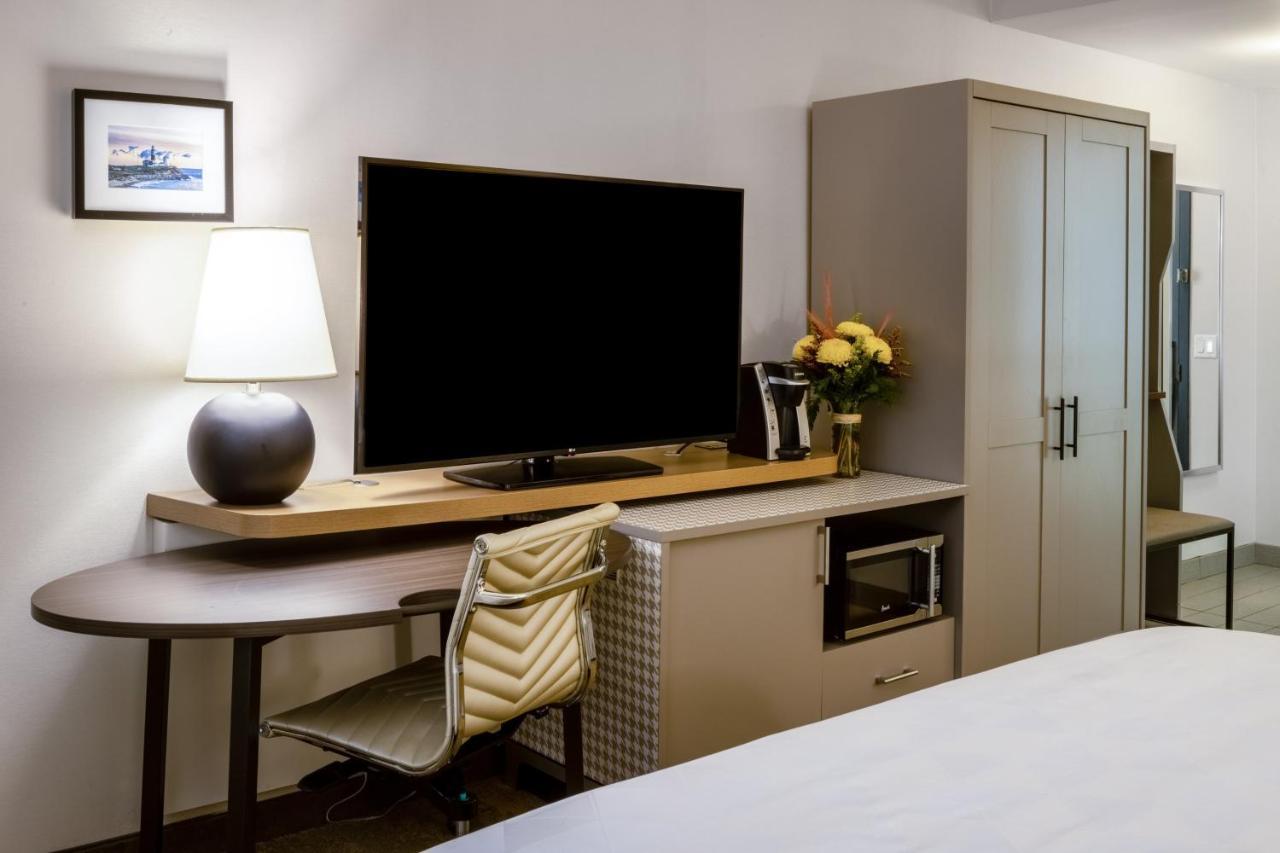 Holiday Inn - Long Island - Islip Arpt East By Ihg Holtsville Bagian luar foto