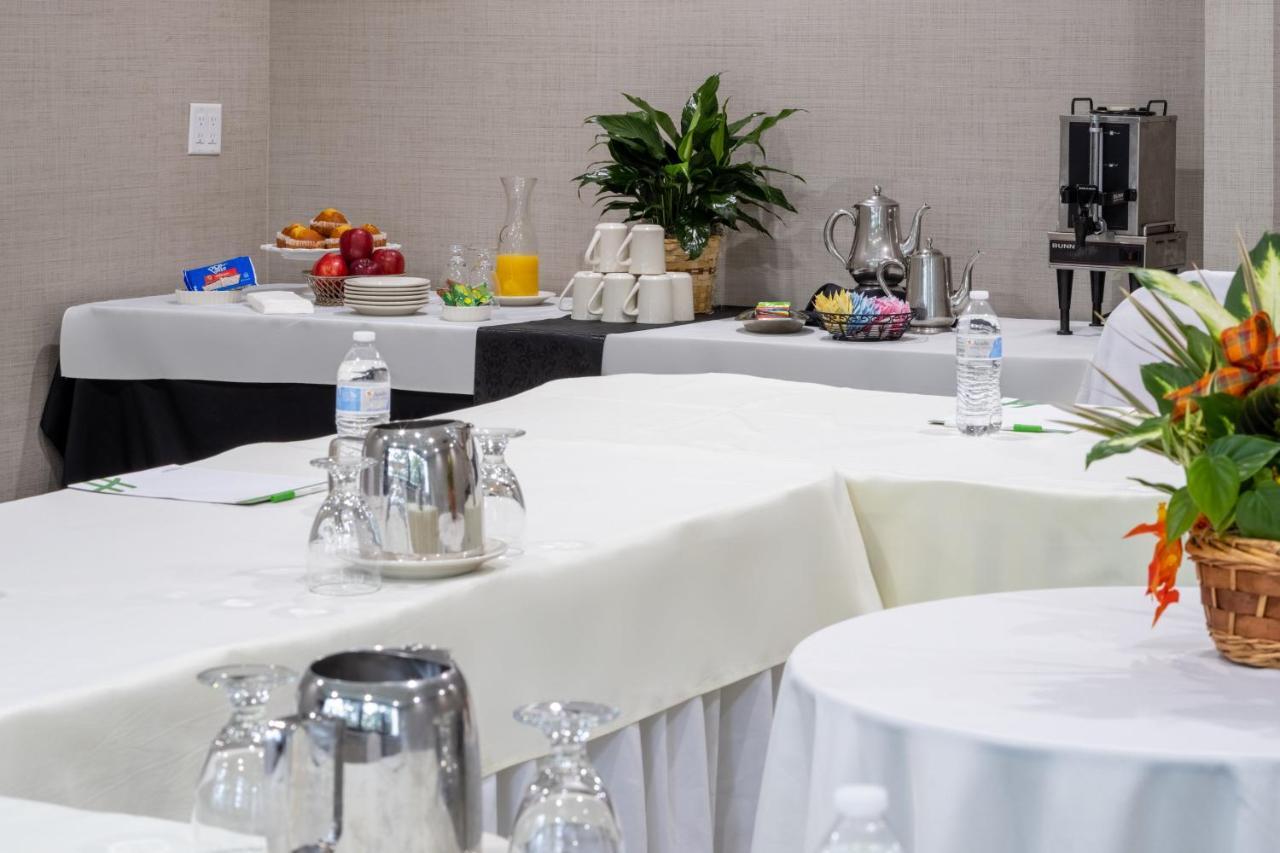 Holiday Inn - Long Island - Islip Arpt East By Ihg Holtsville Bagian luar foto