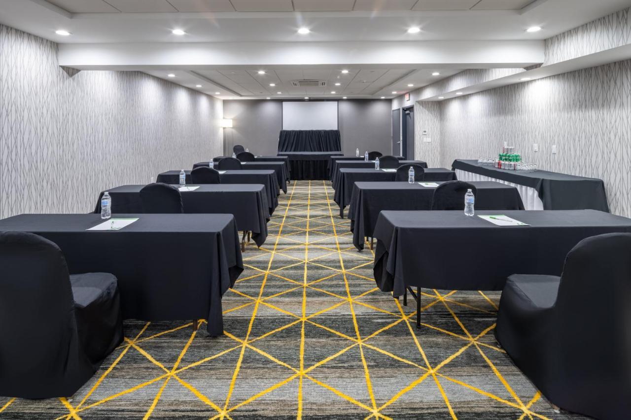 Holiday Inn - Long Island - Islip Arpt East By Ihg Holtsville Bagian luar foto